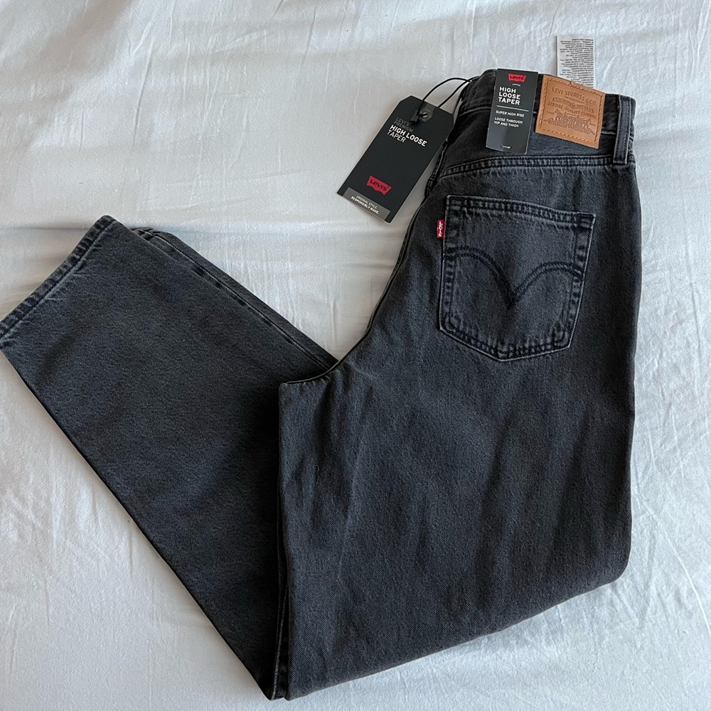 NWT Levi’s High Loose Tapered Jeans